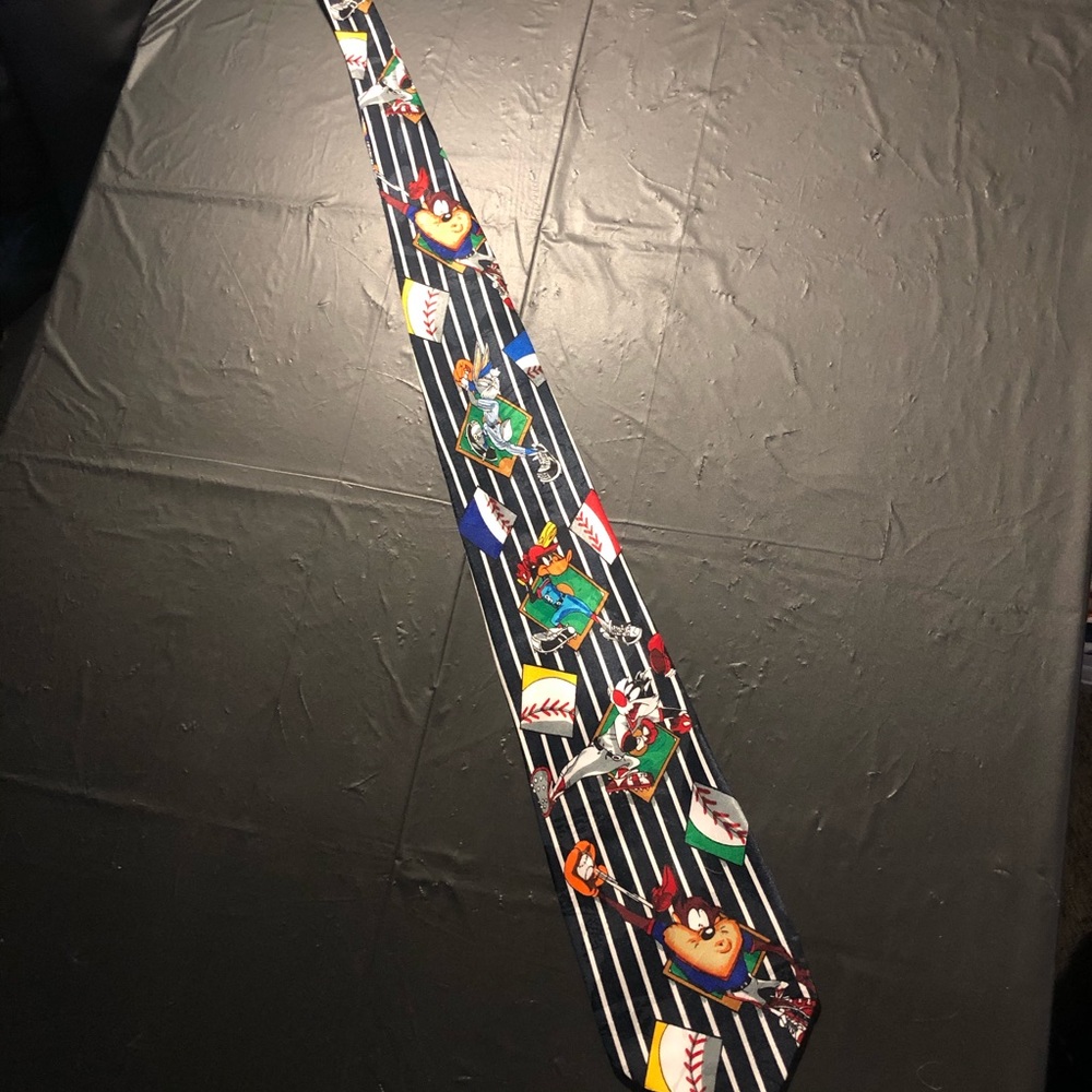 EUC Looney tunes baseball tie